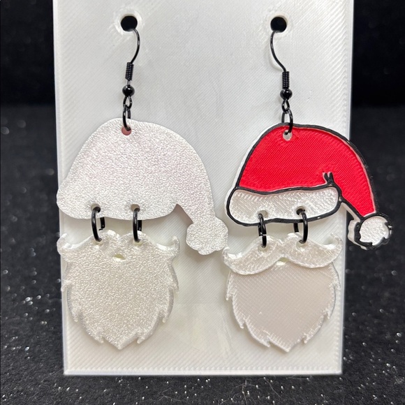 π
β¨ Santa Claus Christmas Dangle Earrings | Black Tone Accents π€ - Picture 5 of 5